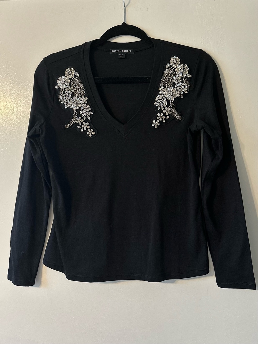 🎄 Boston Proper black rhinestone embellished V-neck top XS